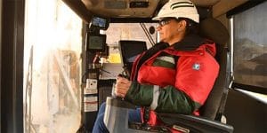 Hilvanando una tesis para el outfit femenino en una mina